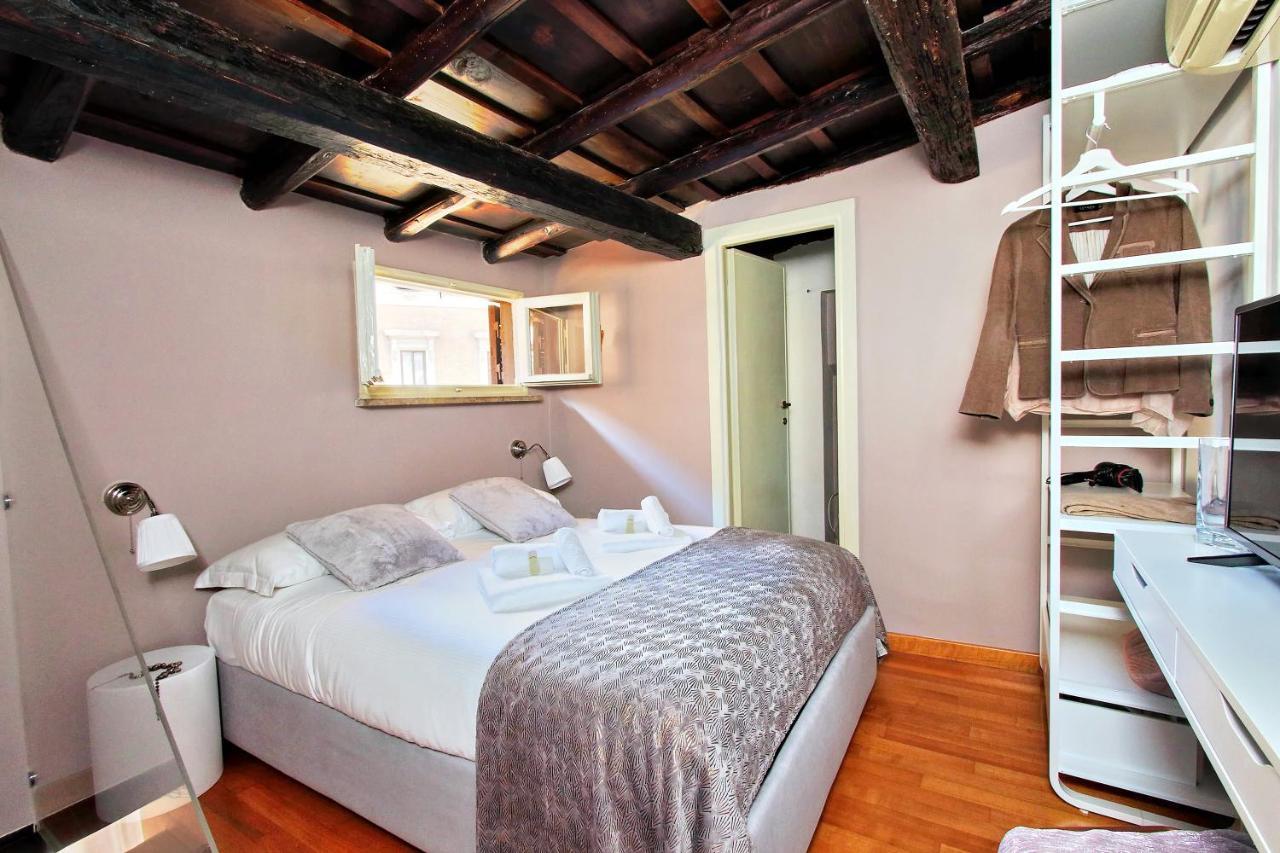 Rent In Trevi Fountain * Rom